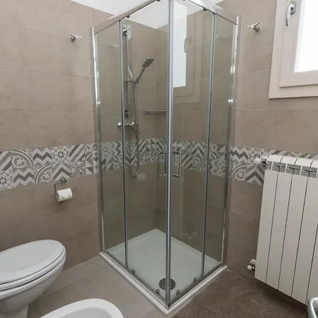 Drooms. * Felline