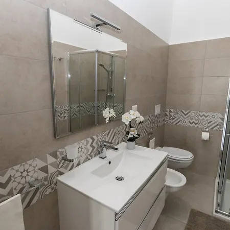 Drooms. * Felline
