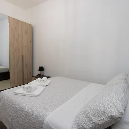 Drooms. Semesterbostad *